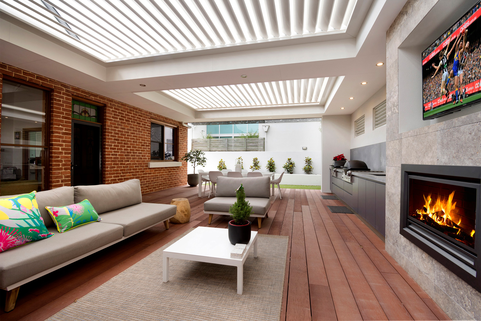 Creative-Outdoors-Pavilion-with-Louvres-in-Unley-1