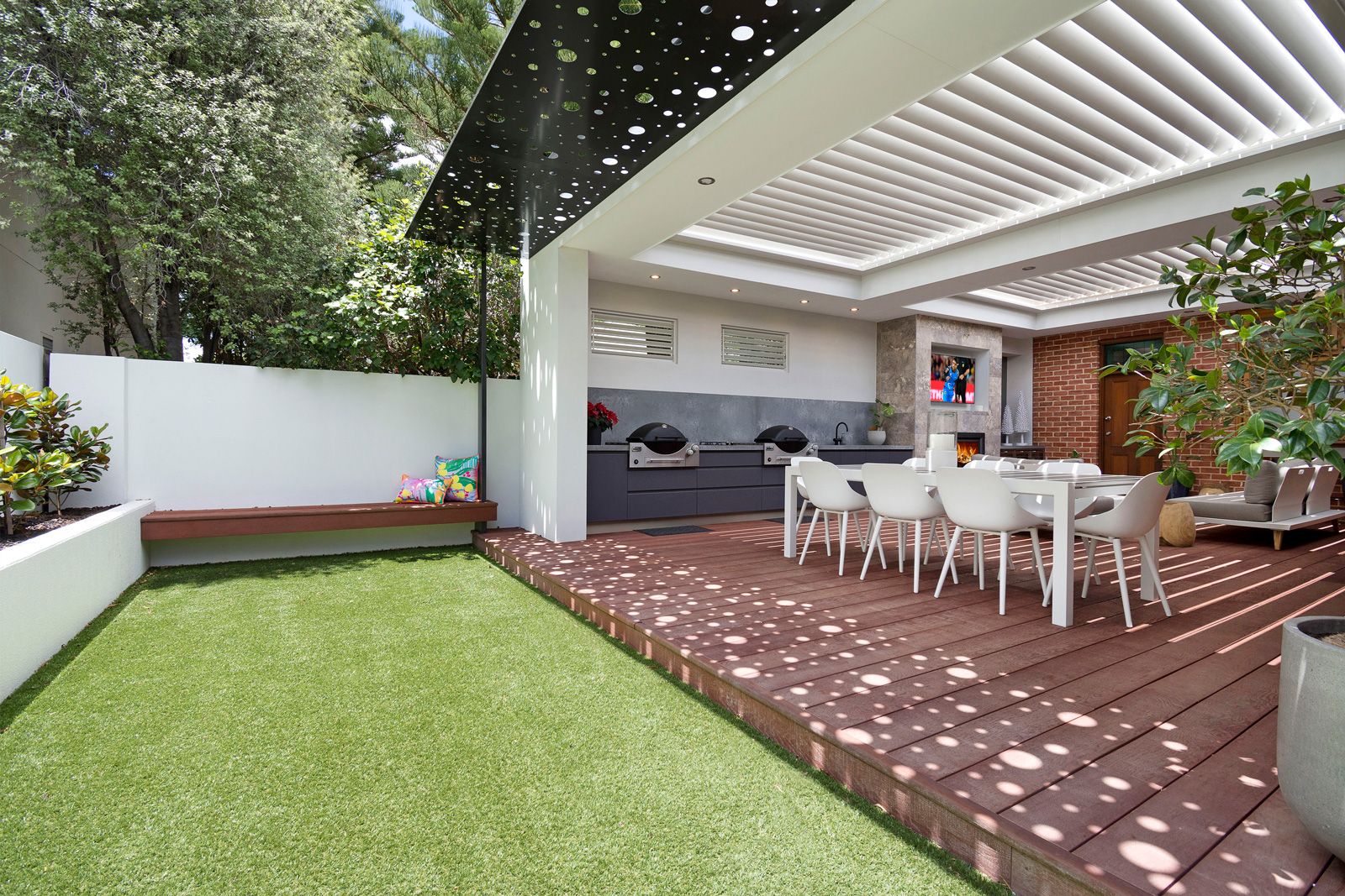 Creative-Outdoors-Pavilion-with-Louvres-in-Unley-3