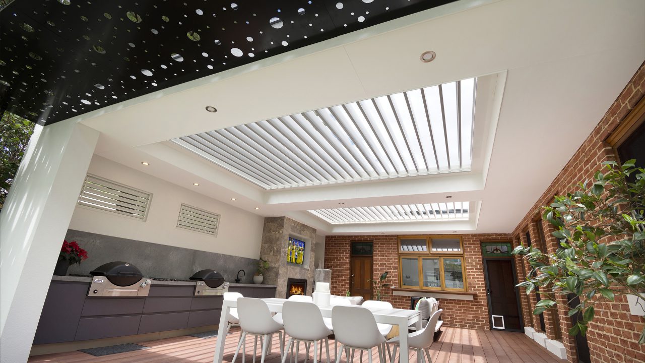 Creative-Outddors-Louvre-Roof-Pavilion-in-Unley-_1000