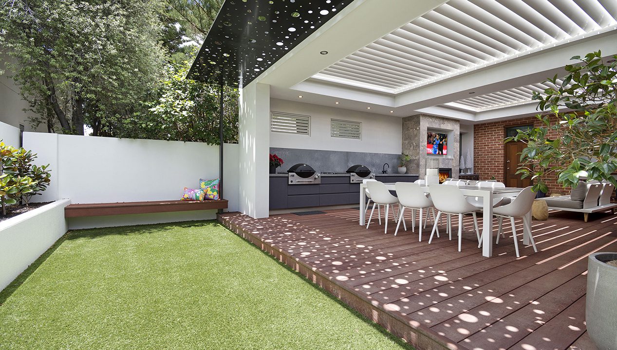 Creative-Outddors-Louvre-Roof-Pavilion-in-Unley-_1000