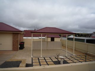 Creative-Outdoors-Single-Gable-Carport-with-Hip-Ends-scaled