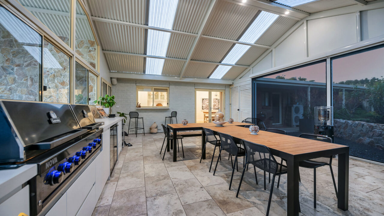Creative-Outdoors-Ziptrack-Blinds-in-Gulfview-Heights_1000